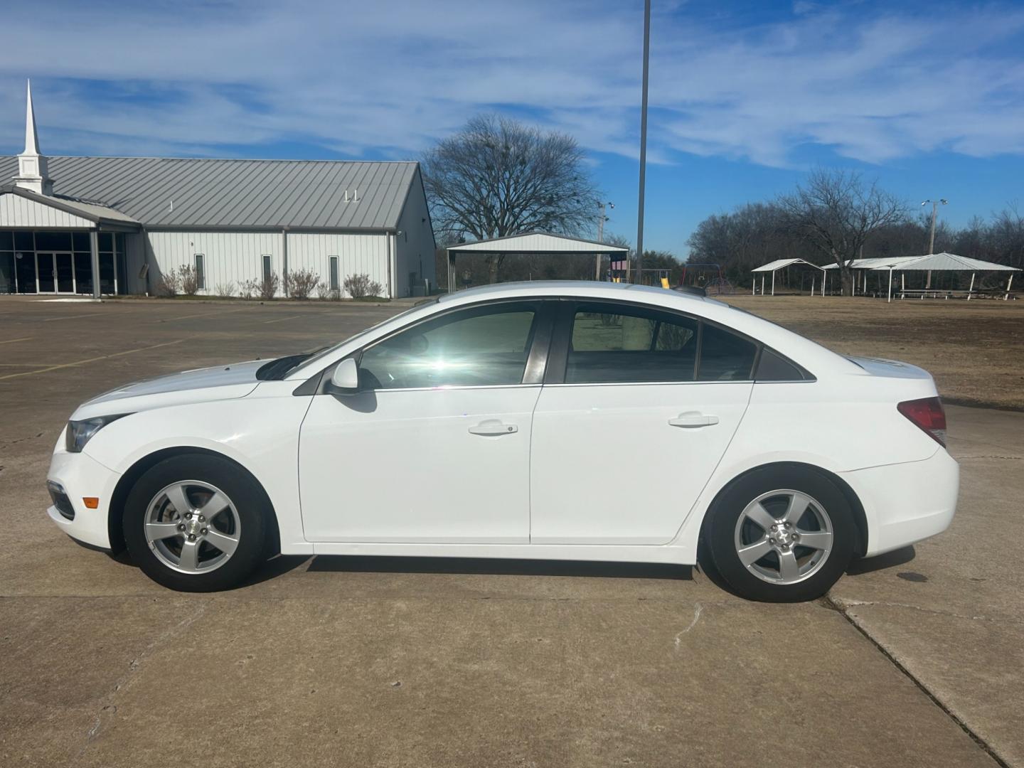 2015 White /Gray Chevrolet Cruze LT (1G1PC5SB6F7) with an 1.4L engine, AUTOMATIC transmission, located at 17760 Hwy 62, Morris, OK, 74445, (918) 733-4887, 35.609104, -95.877060 - Photo#7